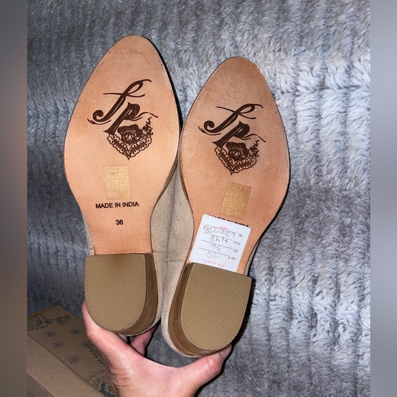 Free people tan suede double v boots. Great condition. - Picture 2 of 8